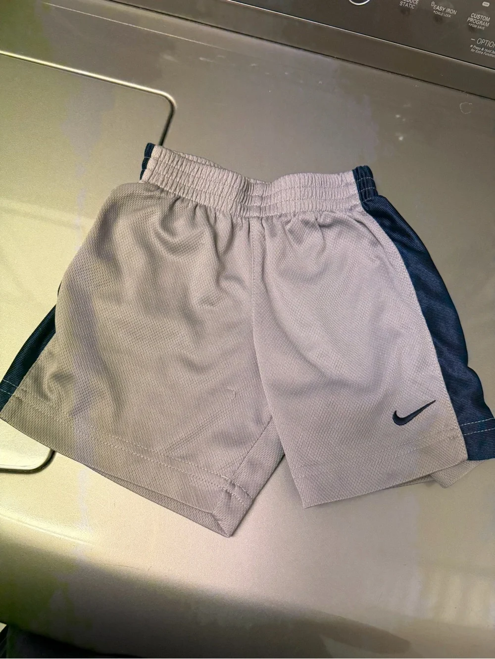 Nike 3T drifit short sleeve and shirt bundle play condition mostly - Picture 6 of 13